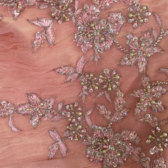 Prom gown size 4 
Great color and sparkle - Picture 5 of 15